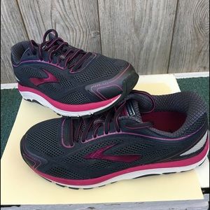 Women’s Brooks running shoes 8.5 extra wide. Blue